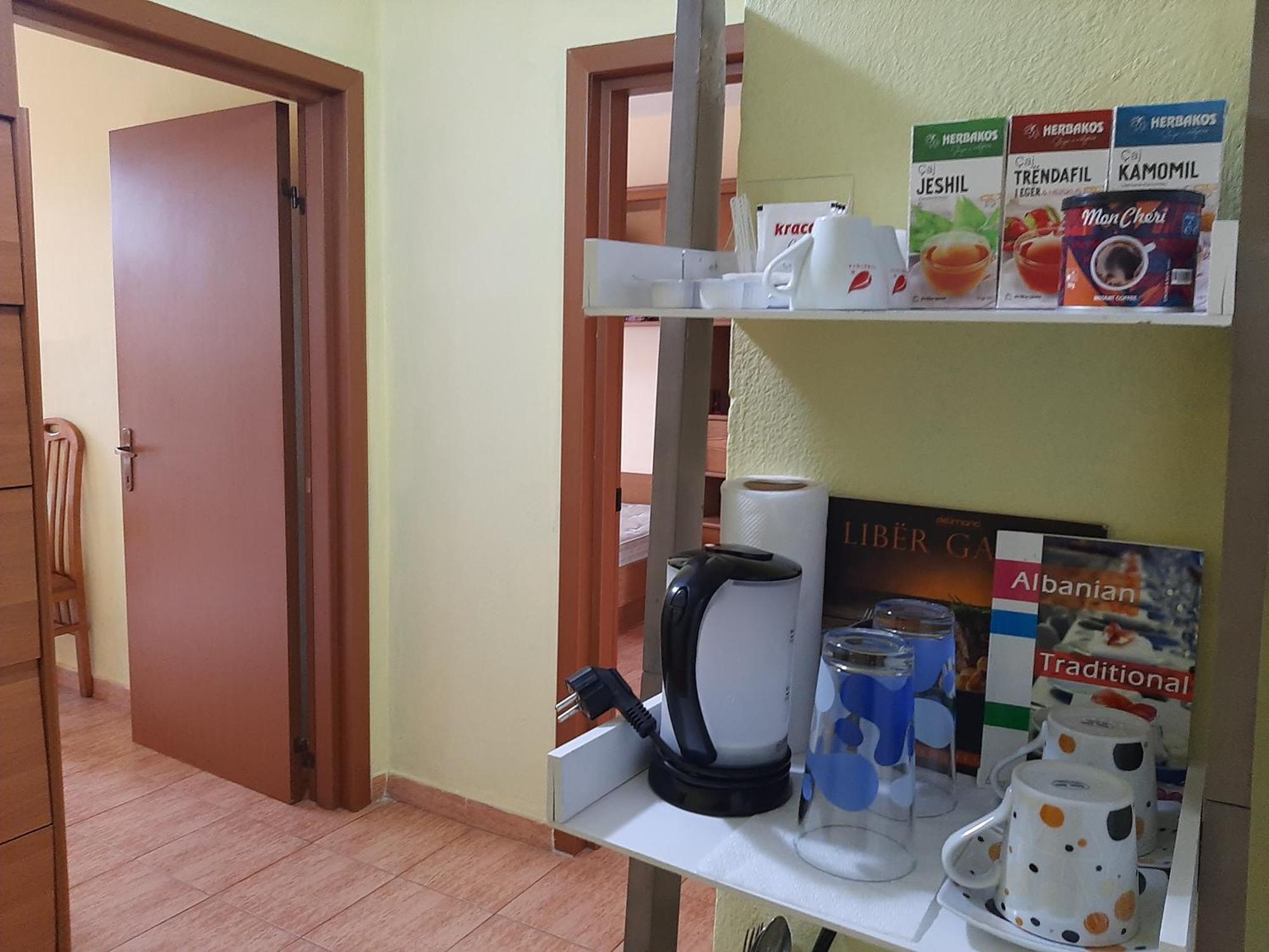 Enki'S Guesthouse ティラナ エクステリア 写真