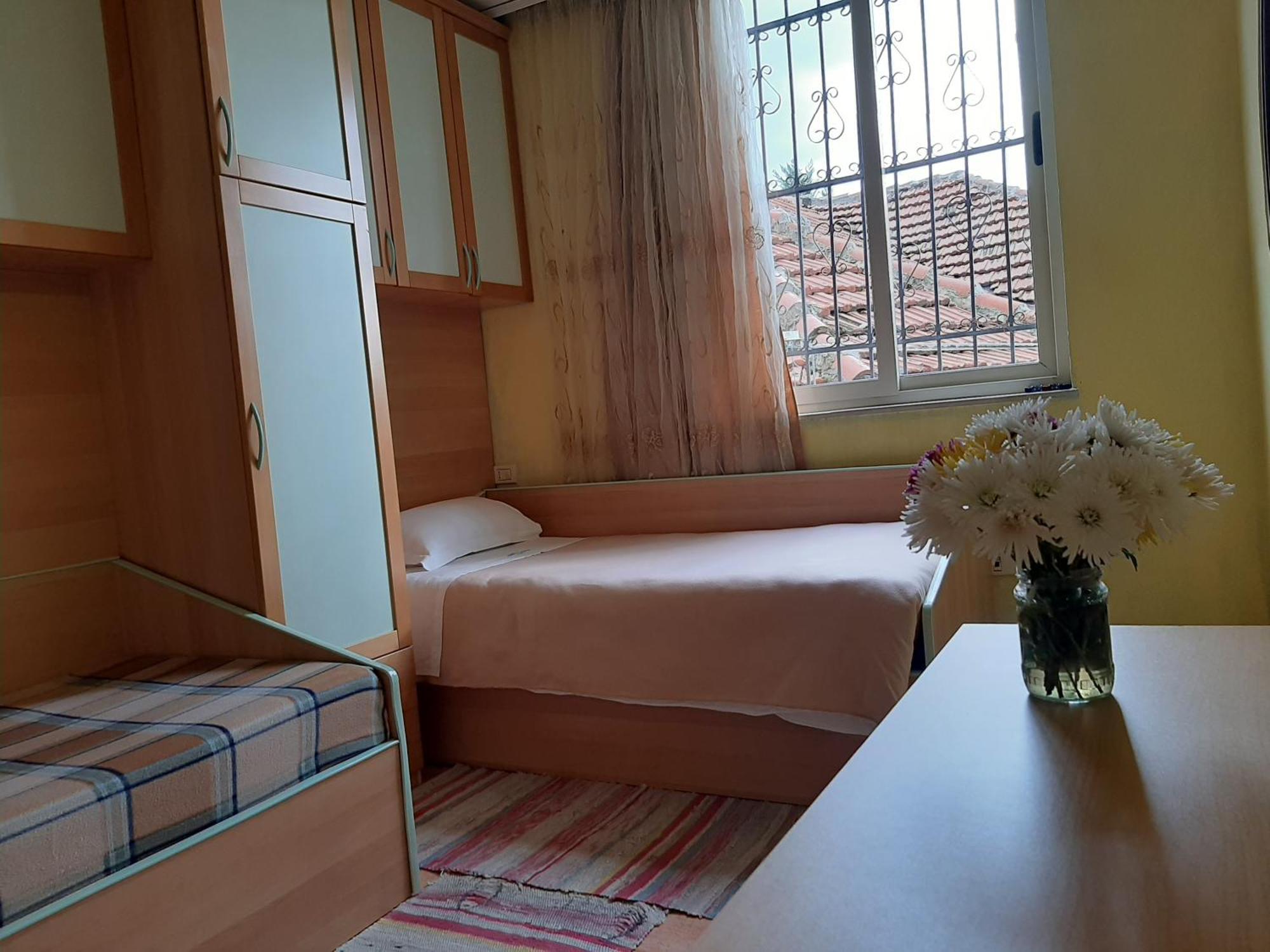 Enki'S Guesthouse ティラナ エクステリア 写真