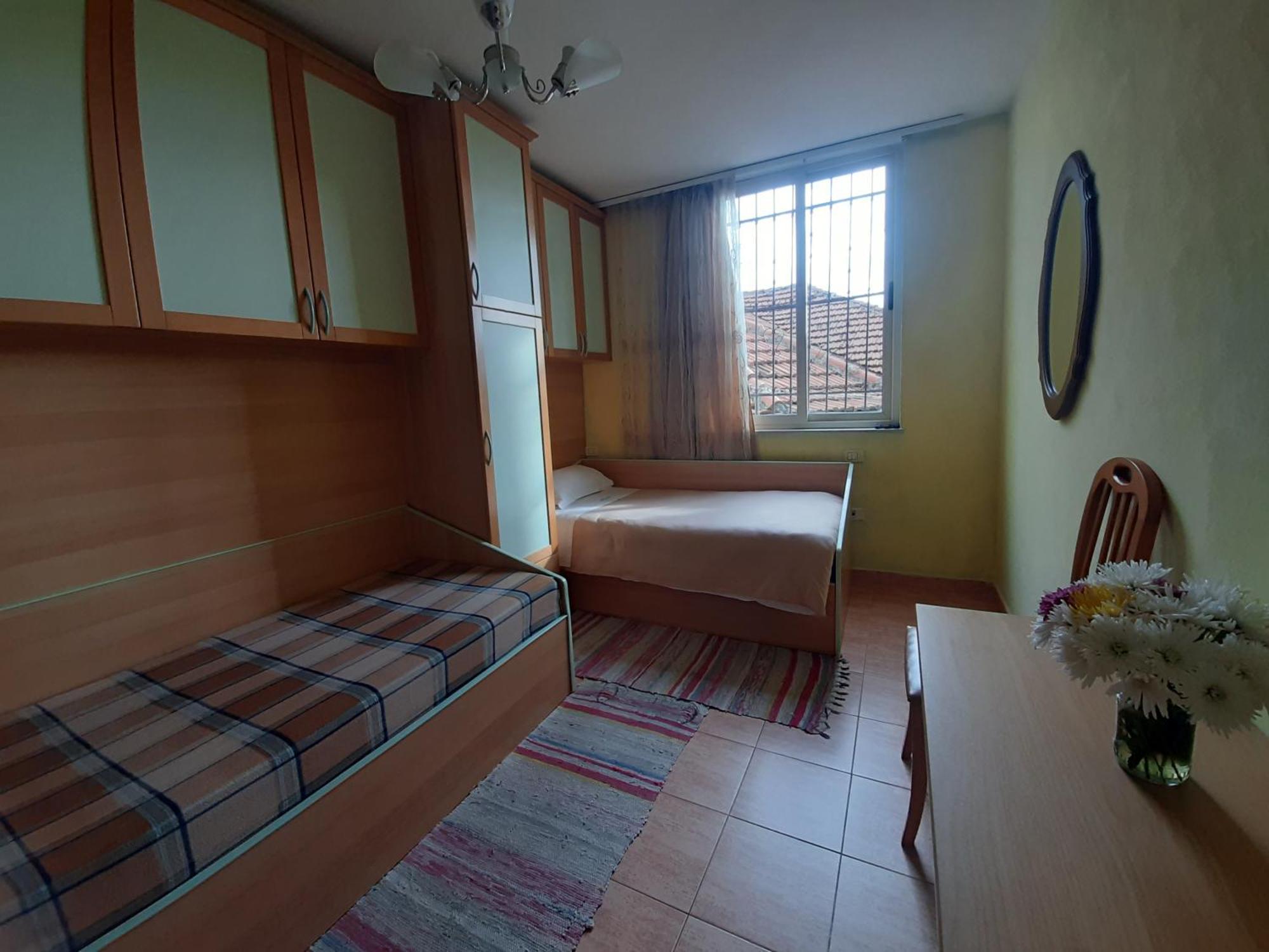 Enki'S Guesthouse ティラナ エクステリア 写真