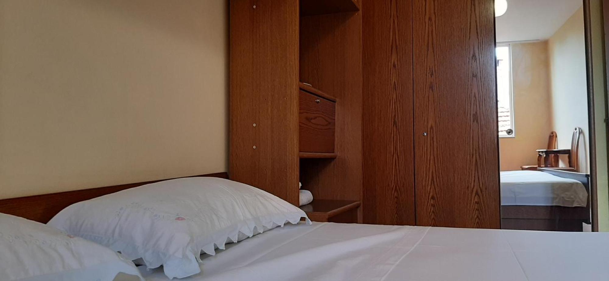 Enki'S Guesthouse ティラナ エクステリア 写真