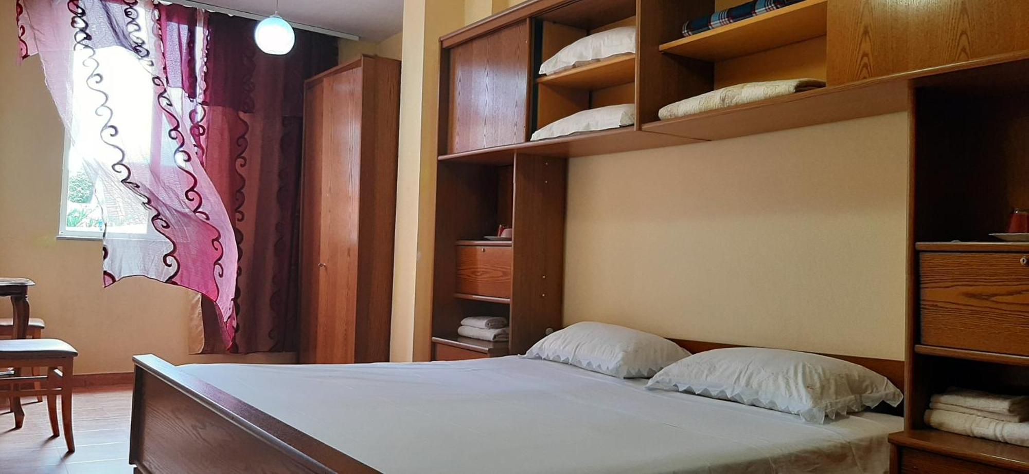 Enki'S Guesthouse ティラナ エクステリア 写真